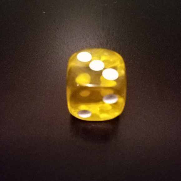 6 Sided Clear Yellow Die for Role Playing Games - Picture 1 of 3